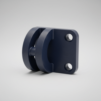 Granatowy wydruk 3D przedstawiający techniczny element montażowy z dwoma otworami na śruby i rowkiem centralnym, wykonany z tworzywa o gładkim, warstwowym wykończeniu.